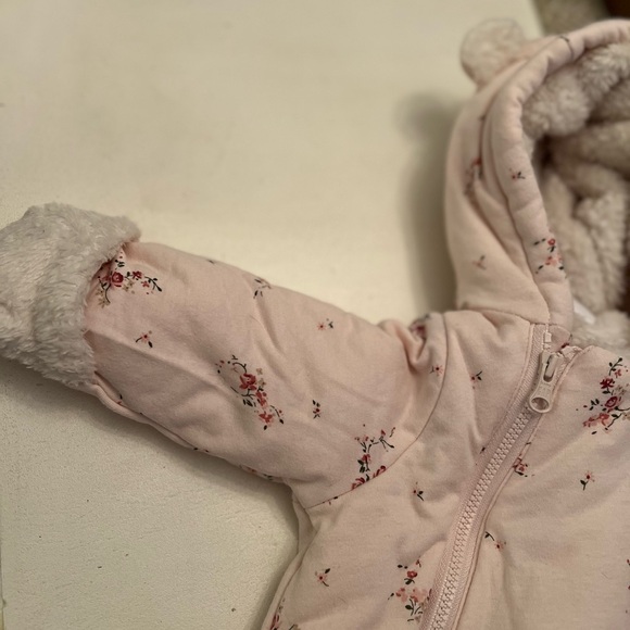Baby Gap 0-3 Months One Piece Baby Girl Snowsuit - Picture 4 of 5